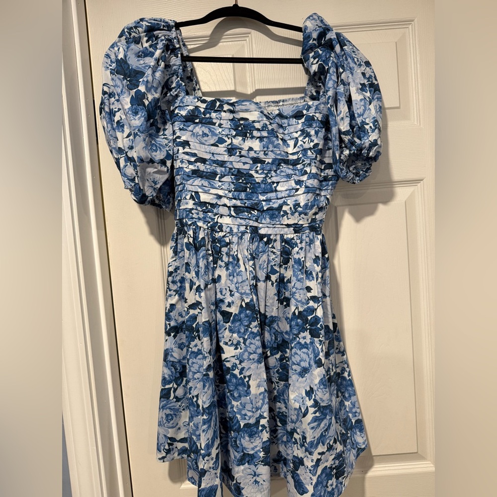 Abercrombie & Fitch emerson puff sleeve mini dress. Blue floral pattern. Size M.